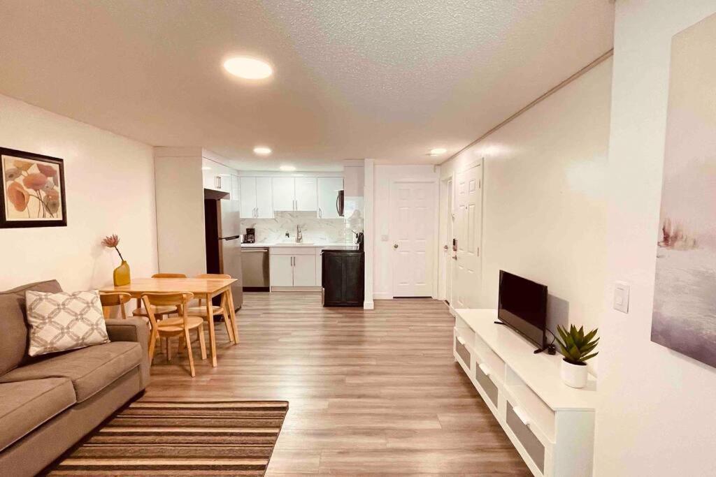 דירות קאנמור Unit #201 Cozy Mountain View 1Br In Dt מראה חיצוני תמונה
