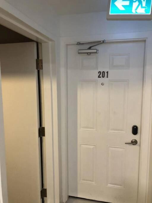 דירות קאנמור Unit #201 Cozy Mountain View 1Br In Dt מראה חיצוני תמונה