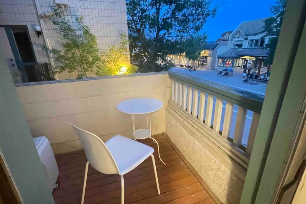 דירות קאנמור Unit #201 Cozy Mountain View 1Br In Dt מראה חיצוני תמונה
