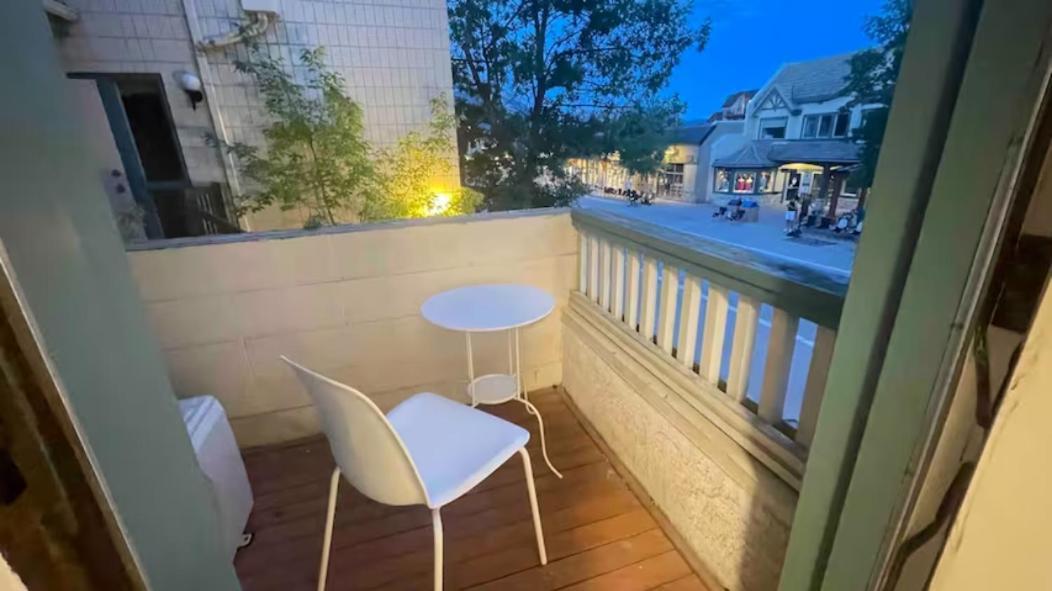 דירות קאנמור Unit #201 Cozy Mountain View 1Br In Dt מראה חיצוני תמונה